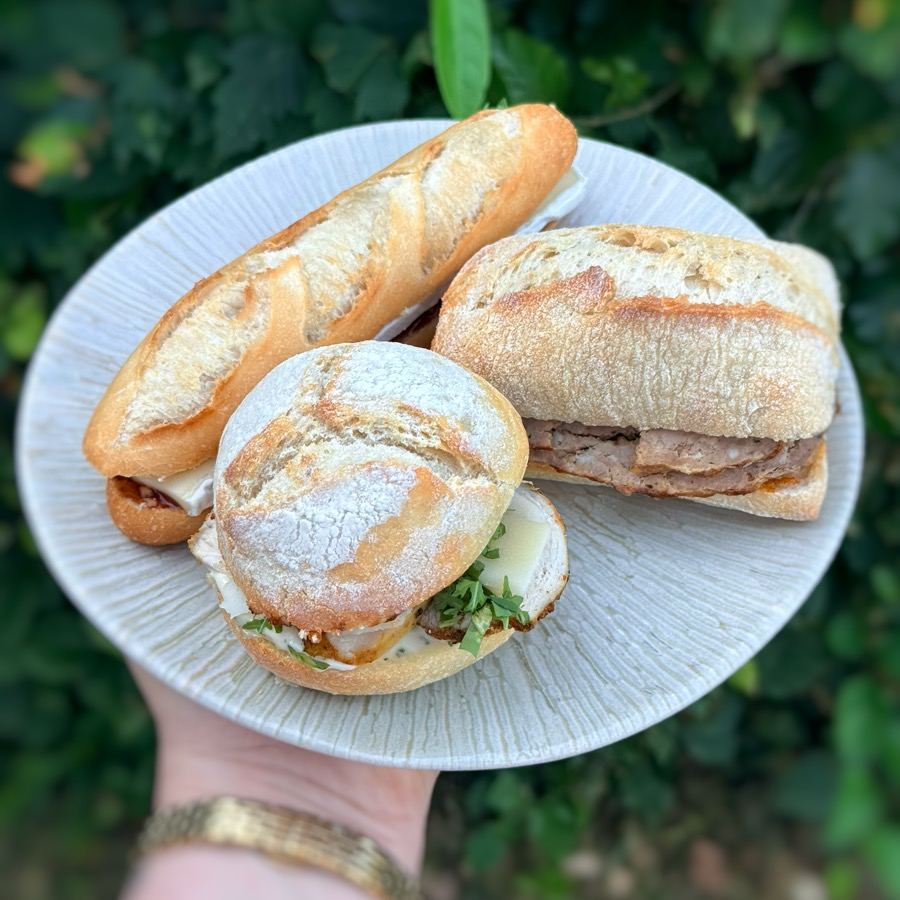Minis sandwichs artisanaux du service traiteur — L'Atelier de Flo